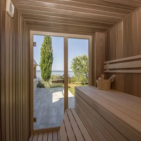 Seaside Family Friendly House With A Swimming Pool Guduce, - 17668 * ウグリャン