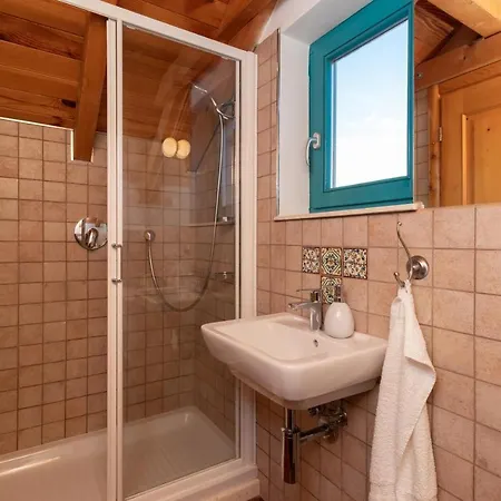 別荘 Seaside Family Friendly House With A Swimming Pool Guduce, - 17668 *