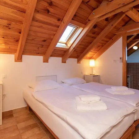 Seaside Family Friendly House With A Swimming Pool Guduce, - 17668 別荘 *